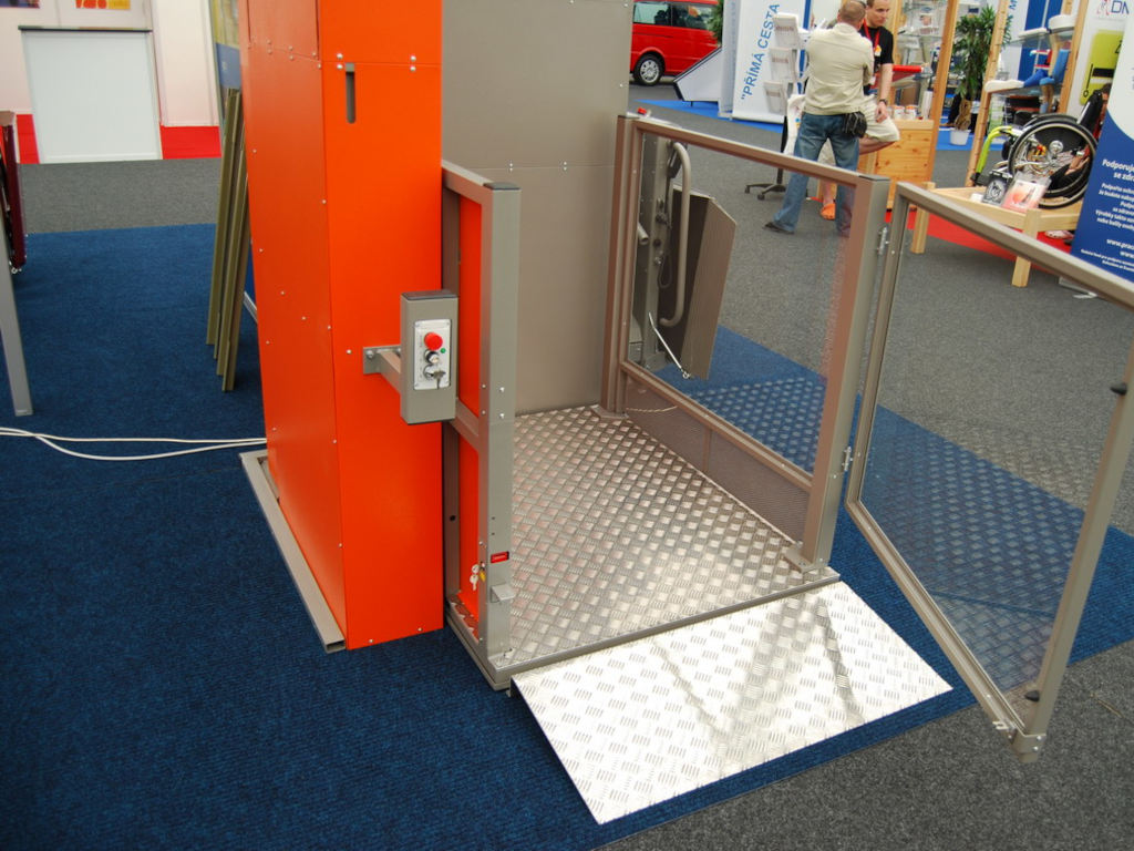 External disabled access platform