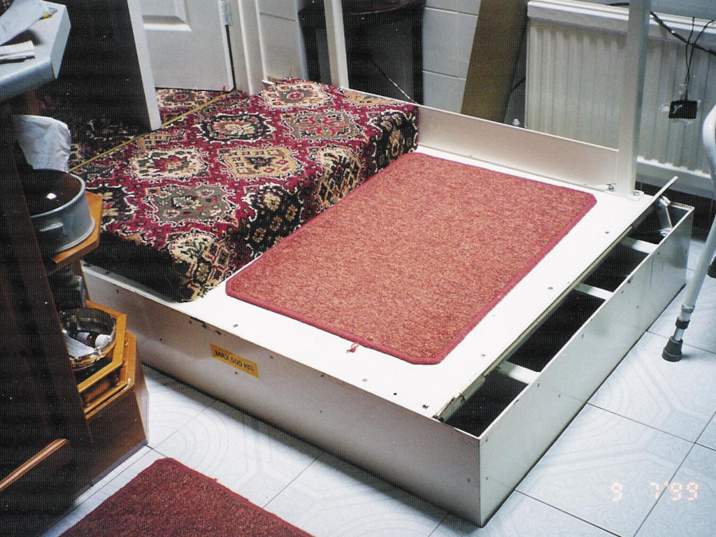 In home scissor step lift