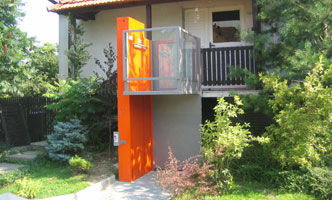 Outdoor wheelchair access lift
