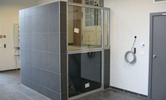 Scissor action platform lift table